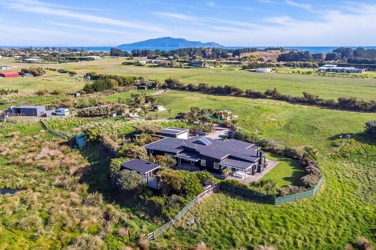 Photo of property in 21 Sandown Road, Te Horo Beach, Otaki, 5581