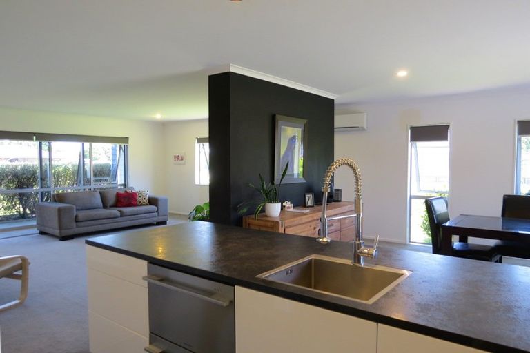 Photo of property in 32 Victoria Street, Coromandel, 3506