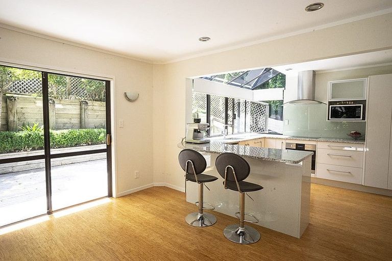 Photo of property in 17 Homewood Place, Chatswood, Auckland, 0626
