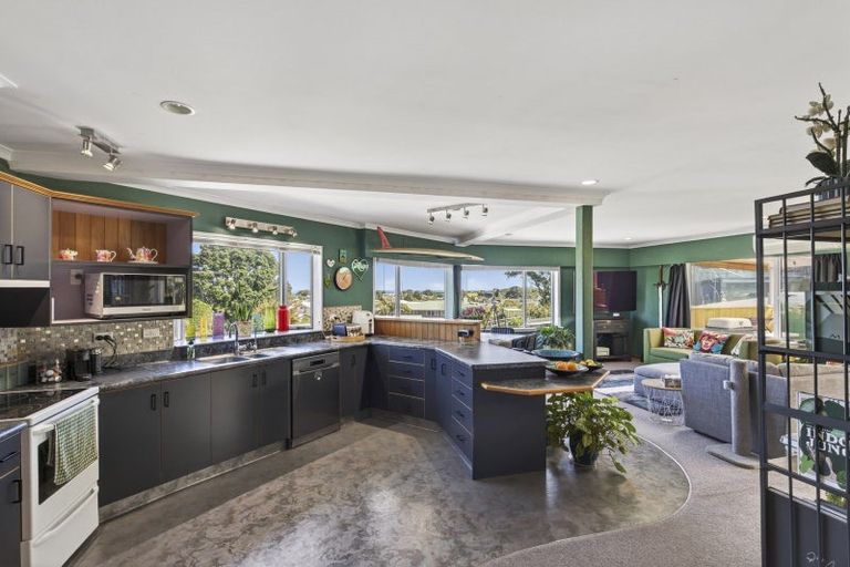 Photo of property in 5 Scott Street, Moturoa, New Plymouth, 4310