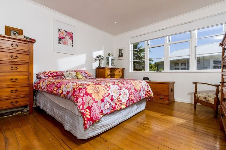 Photo of property in 2 Leander Road, Bayswater, Auckland, 0622