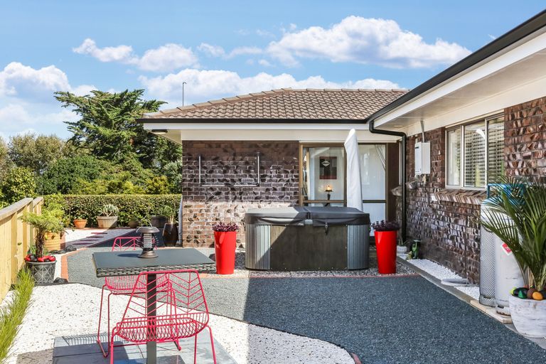 Photo of property in 184 Torkar Road, Clarks Beach, 2122