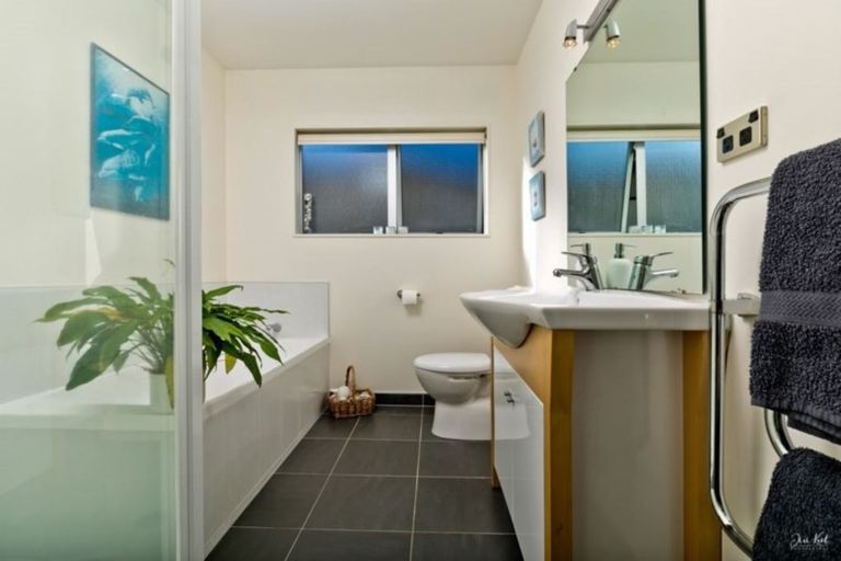 Photo of property in 19 Pitoitoi Avenue, Greenhithe, Auckland, 0632