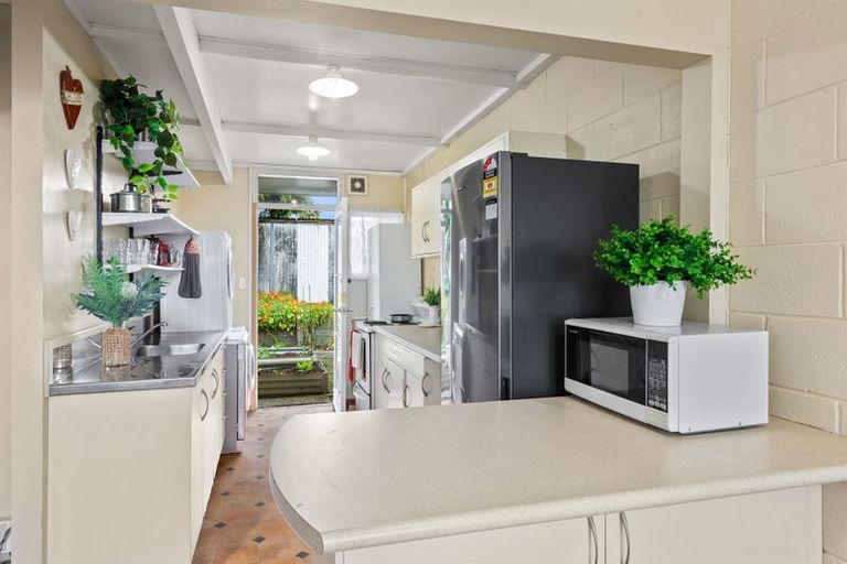 Photo of property in 3/340 Te Atatu Road, Te Atatu South, Auckland, 0610