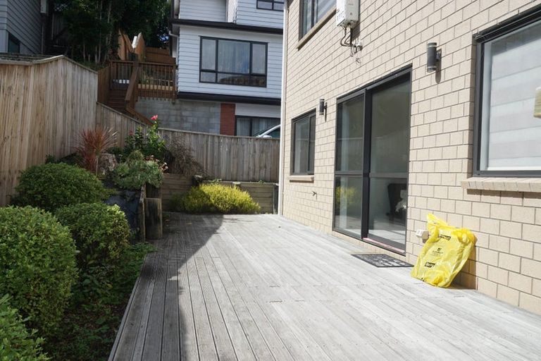 Photo of property in 83a Lake Road, Northcote, Auckland, 0627