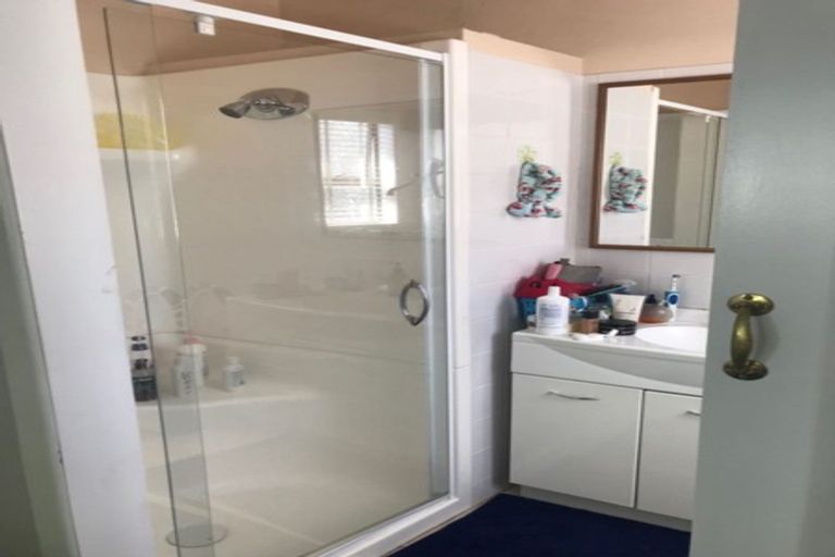 Photo of property in 12 Walmer Road, Point Chevalier, Auckland, 1022