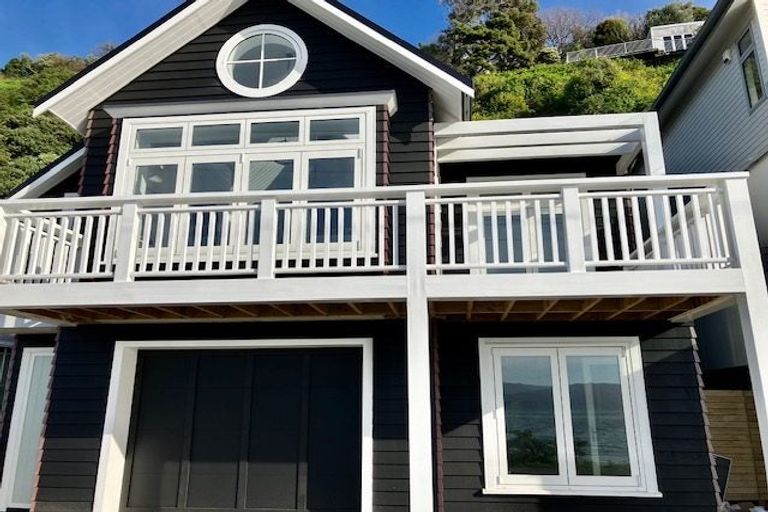 Photo of property in 129 Marine Parade, Seatoun, Wellington, 6022