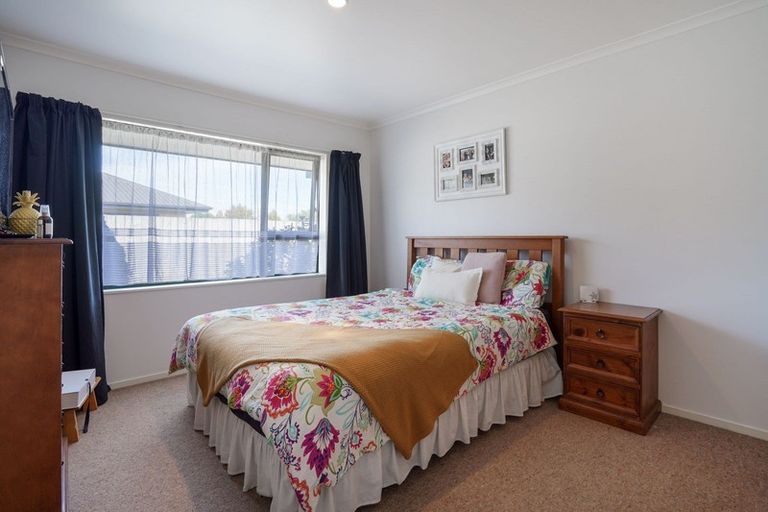 Photo of property in 4 Rothesay Place, Highbury, Palmerston North, 4412