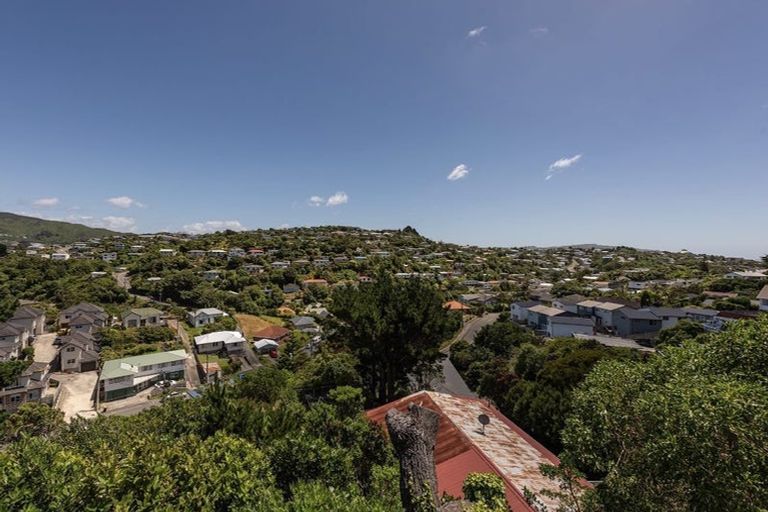 Photo of property in 15 Dunmail Way, Newlands, Wellington, 6037