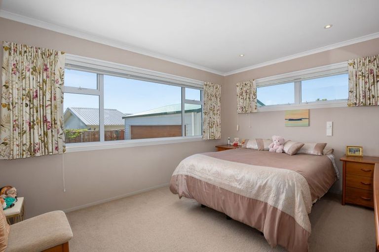 Photo of property in 16 Mana View Road, Paremata, Porirua, 5026