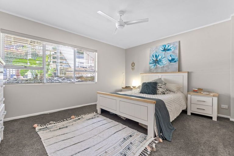 Photo of property in 15 Reynolds Place, Torbay, Auckland, 0630