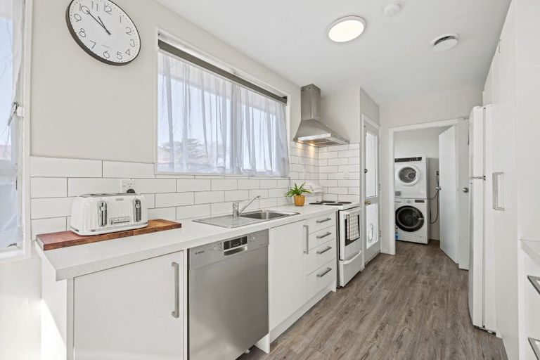 Photo of property in 21 Besant Place, Avondale, Christchurch, 8061