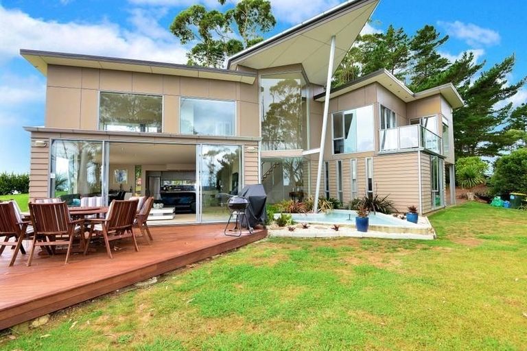 Photo of property in 137 Wade River Road, Wade Heads, Whangaparaoa, 0932