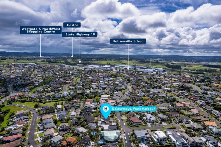 Photo of property in 5 Courtneys, West Harbour, Auckland, 0618