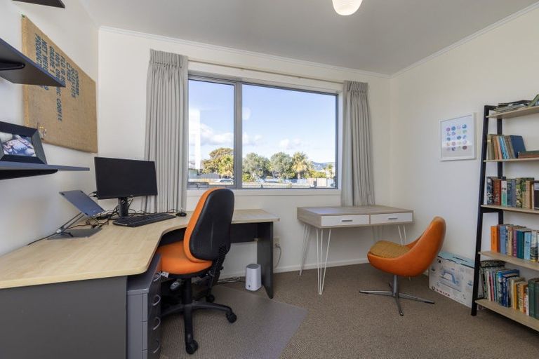 Photo of property in 11 Hadfield Place, Paraparaumu Beach, Paraparaumu, 5032