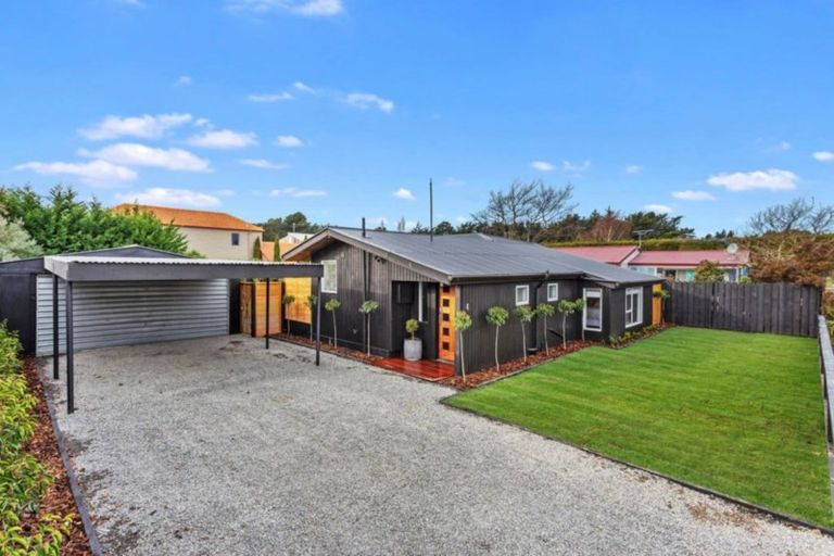 Photo of property in 4 Swindells Road, Waikuku Beach, 7473