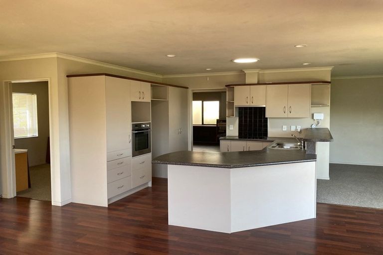 Photo of property in 16 Pitoitoi Avenue, Greenhithe, Auckland, 0632