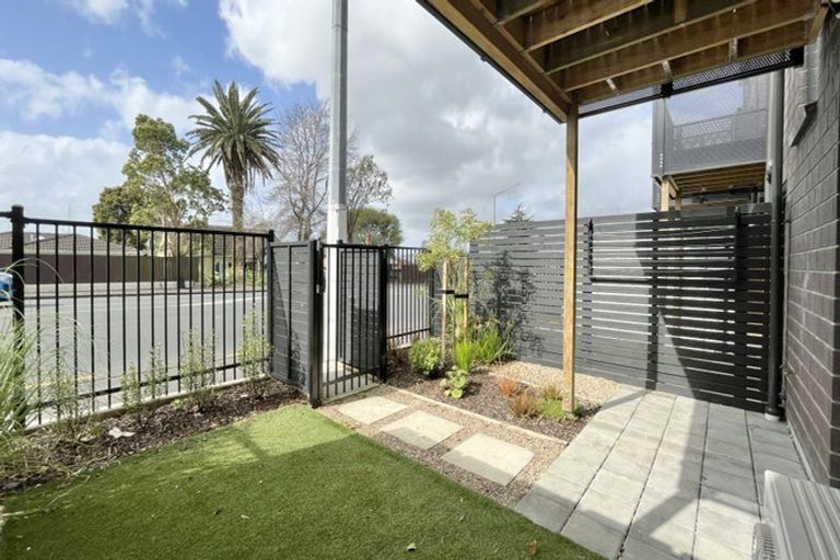 Photo of property in 7/1 Fruitvale Road, New Lynn, Auckland, 0600