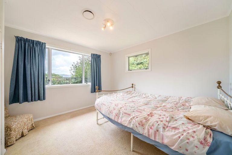 Photo of property in 489 Stokes Valley Road, Stokes Valley, Lower Hutt, 5019