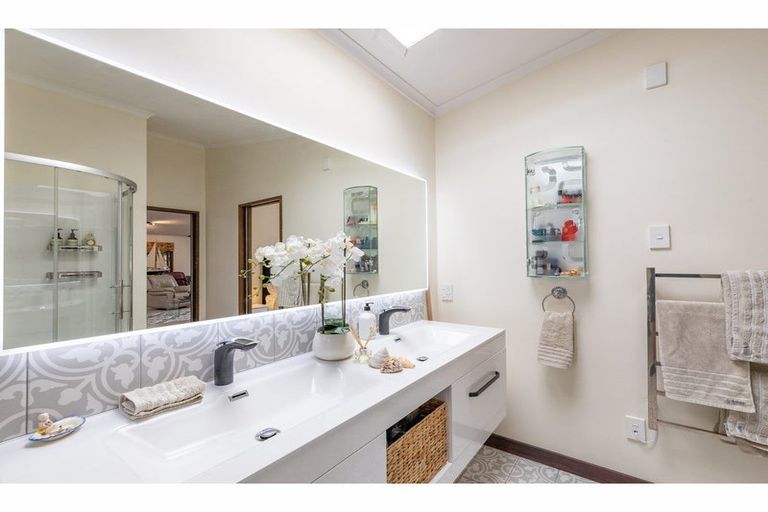 Photo of property in 37 Chinnerys Road, Woodend, 7610