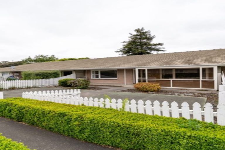 Photo of property in 3/9a Curletts Road, Sockburn, Christchurch, 8042