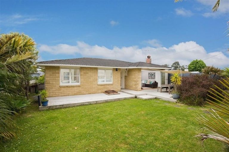 Photo of property in 1/19 Becroft Drive, Forrest Hill, Auckland, 0620