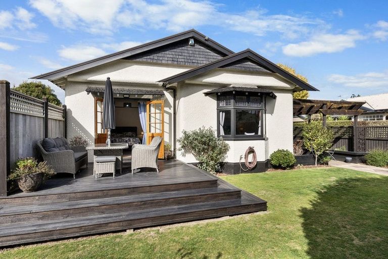 Photo of property in 102 Somerfield Street, Somerfield, Christchurch, 8024