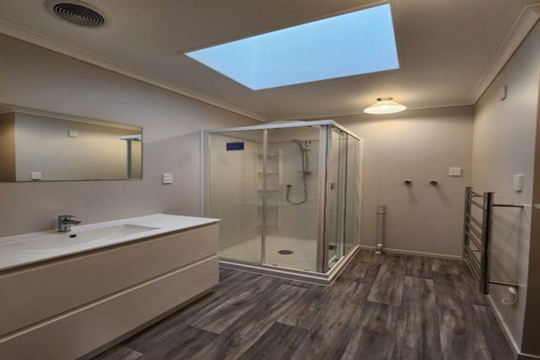 Photo of property in 11a Manse Street, Regent, Whangarei, 0112