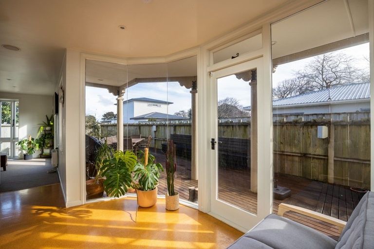 Photo of property in 180 Brooklands Road, Vogeltown, New Plymouth, 4310