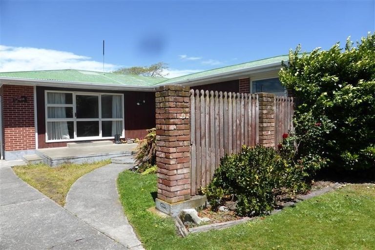 Photo of property in 27 Liverton Crescent, Bishopdale, Christchurch, 8053