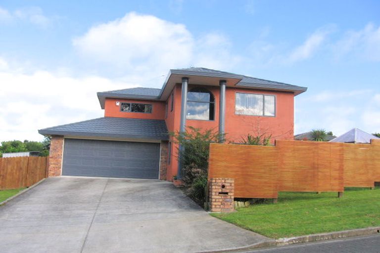 Photo of property in 30 Piper Place, Goodwood Heights, Auckland, 2105