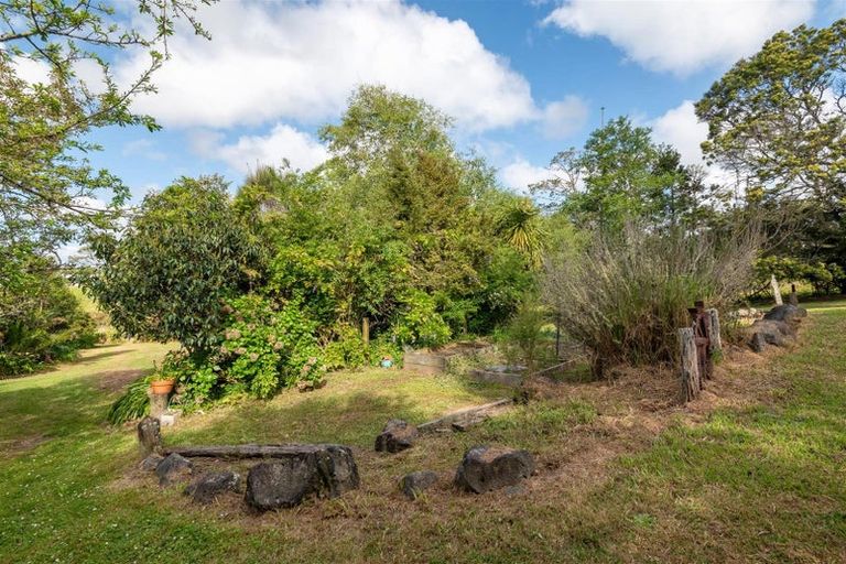 Photo of property in 44 Wintour Road, Waimauku, 0812