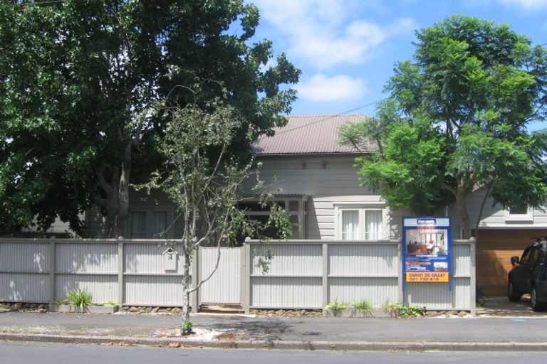 Photo of property in 14 Domain Street, Devonport, Auckland, 0624