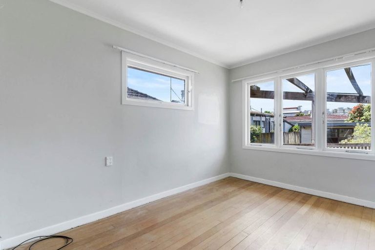 Photo of property in 12 Laureston Avenue, Papatoetoe, Auckland, 2025