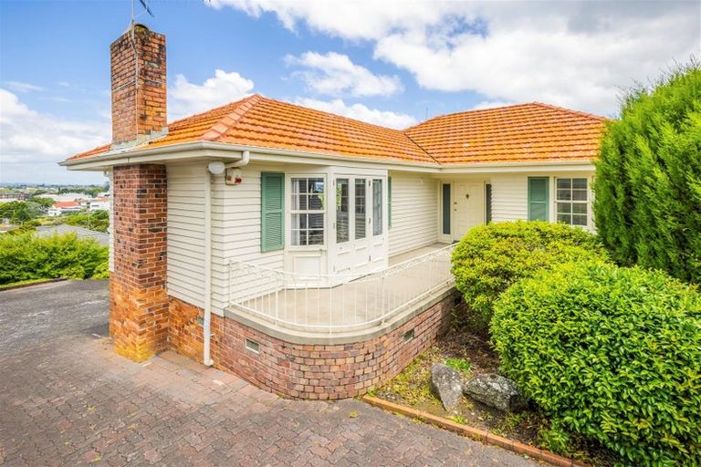 Photo of property in 39 Mellons Bay Road, Mellons Bay, Auckland, 2014