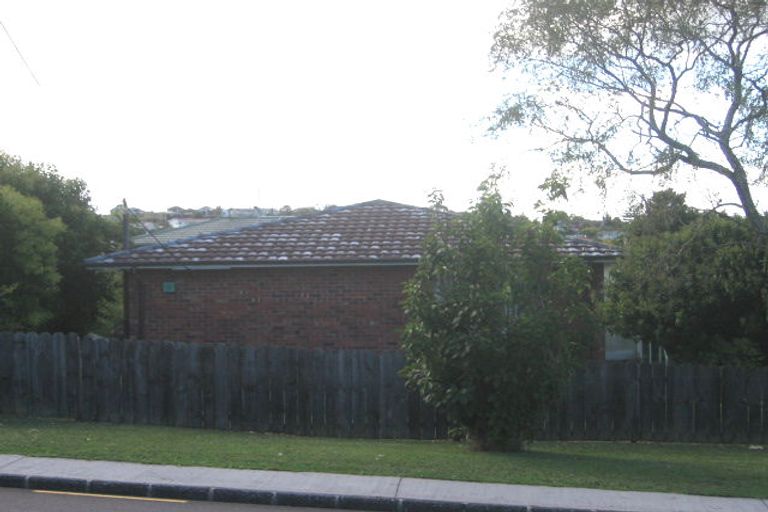 Photo of property in 3 Kilham Avenue, Northcote, Auckland, 0627