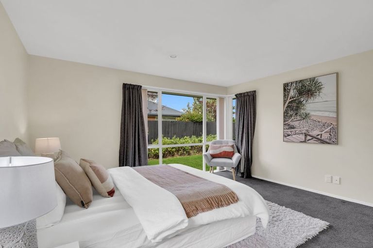 Photo of property in 3 Rosefield Lane, Northcote, Christchurch, 8052