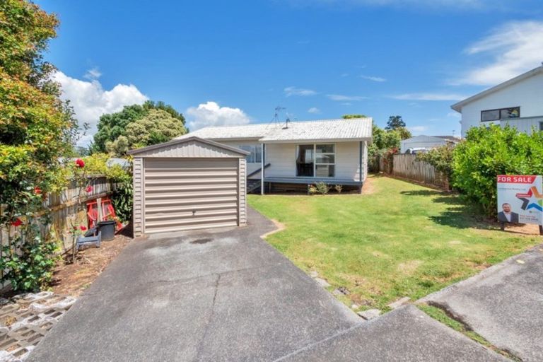 Photo of property in 6 Anglers Way, Wattle Downs, Auckland, 2102