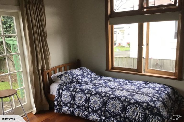 Photo of property in 12 Logan Avenue, Marewa, Napier, 4110