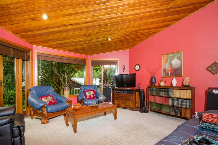 Photo of property in 289 Motutara Road, Muriwai, Waimauku, 0881