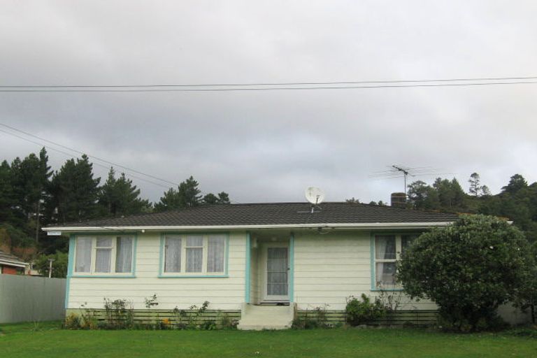 Photo of property in 11 Hanson Grove, Stokes Valley, Lower Hutt, 5019