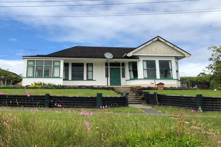 Photo of property in 35 Scotland Terrace, Green Island, Dunedin, 9018