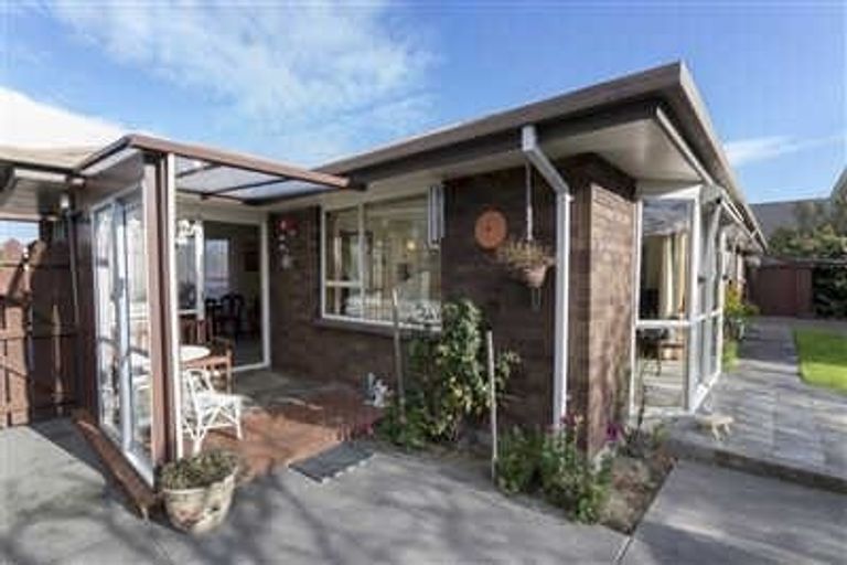 Photo of property in 102 Peverel Street, Riccarton, Christchurch, 8041