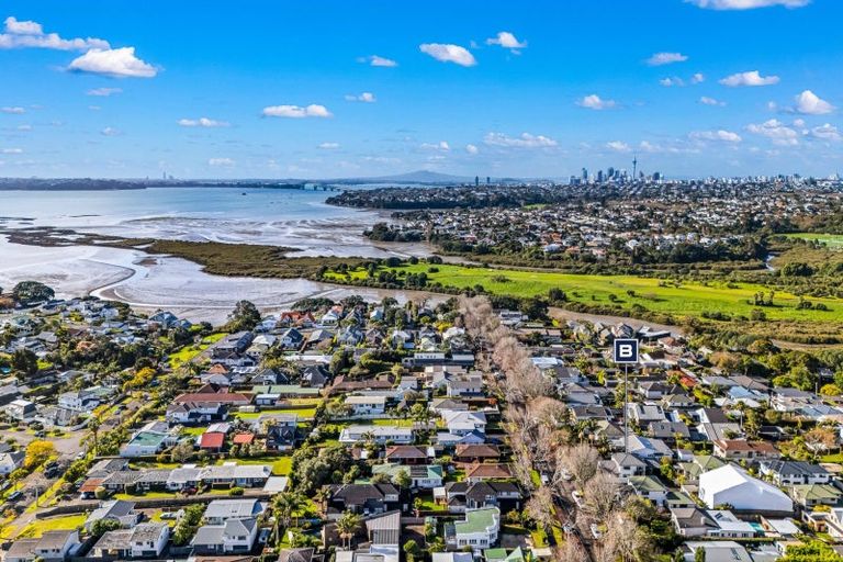 Photo of property in 49a Dignan Street, Point Chevalier, Auckland, 1022