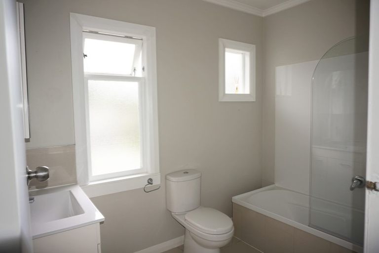 Photo of property in 19 East Street, Terrace End, Palmerston North, 4410