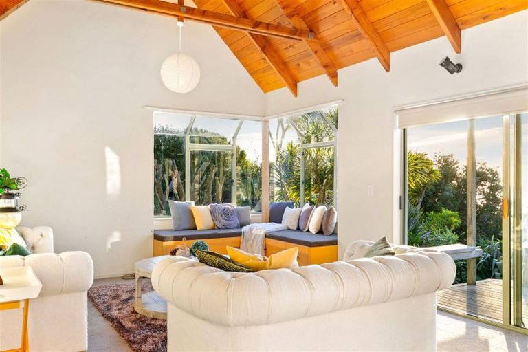 Photo of property in 28 Edwin Mitchelson Road, Muriwai, Waimauku, 0881