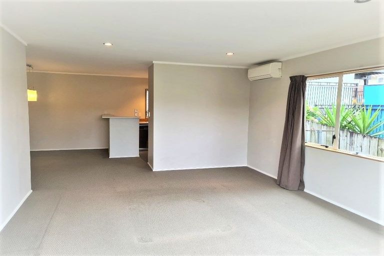 Photo of property in 1/24 Wylie Avenue, Sunnynook, Auckland, 0620