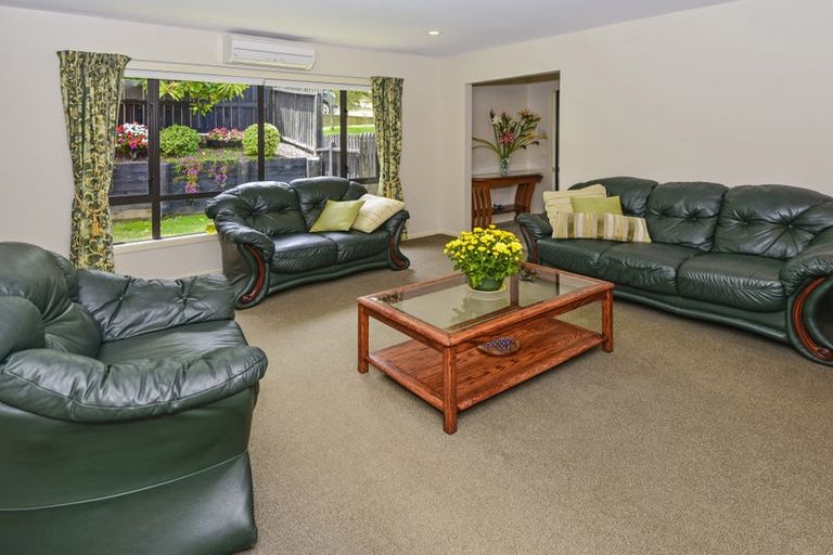 Photo of property in 6 Rising Parade, Fairview Heights, Auckland, 0632