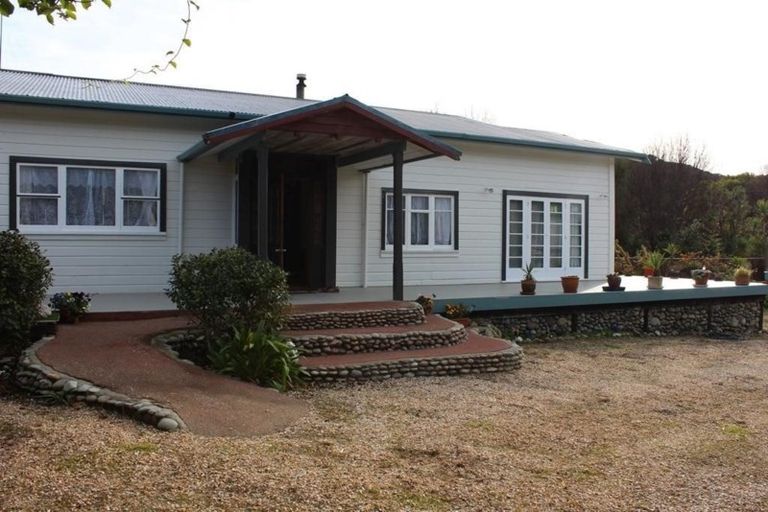 Photo of property in 183 Wharariki Road, Puponga, Collingwood, 7073