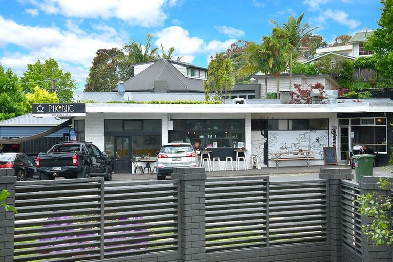Photo of property in 1/84 Beach Road, Castor Bay, Auckland, 0620